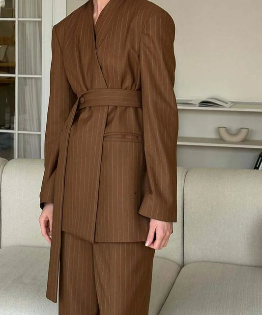 Ensemble deux pièces de bureau avec pantalon à lacets et col en V imprimé marron