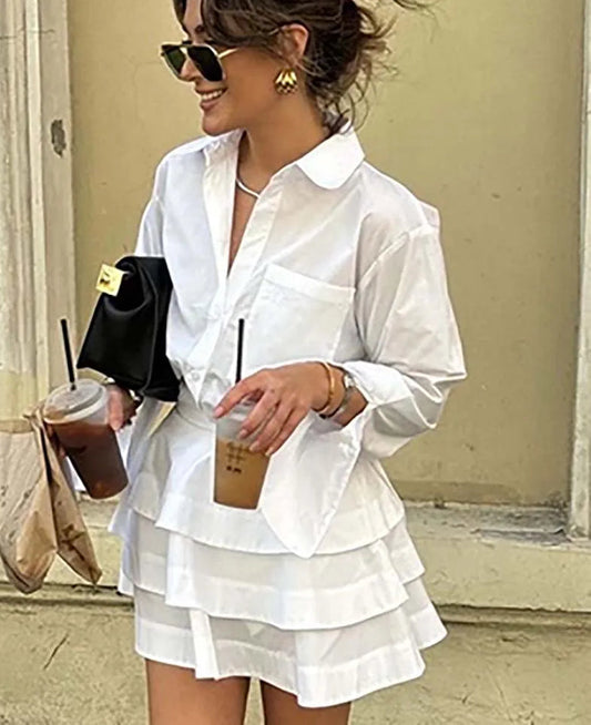 Ensemble de bureau deux pièces à volants en cascade et poches blanches