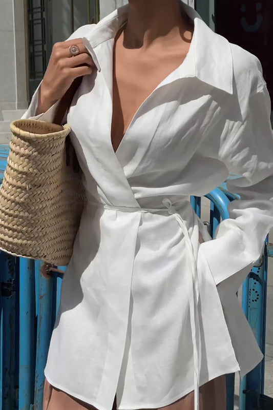 Chemisier blanc en lin à manches longues et noué sur le devant