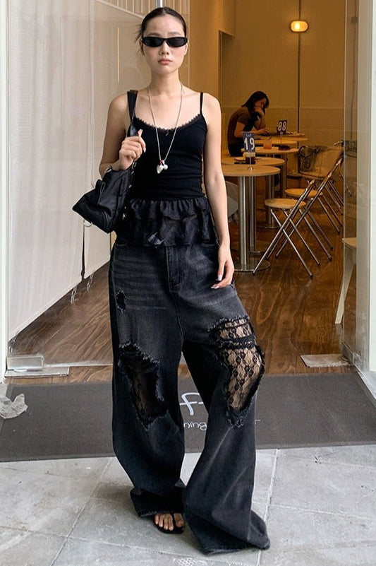 Jean large déchiré avec empiècements en dentelle