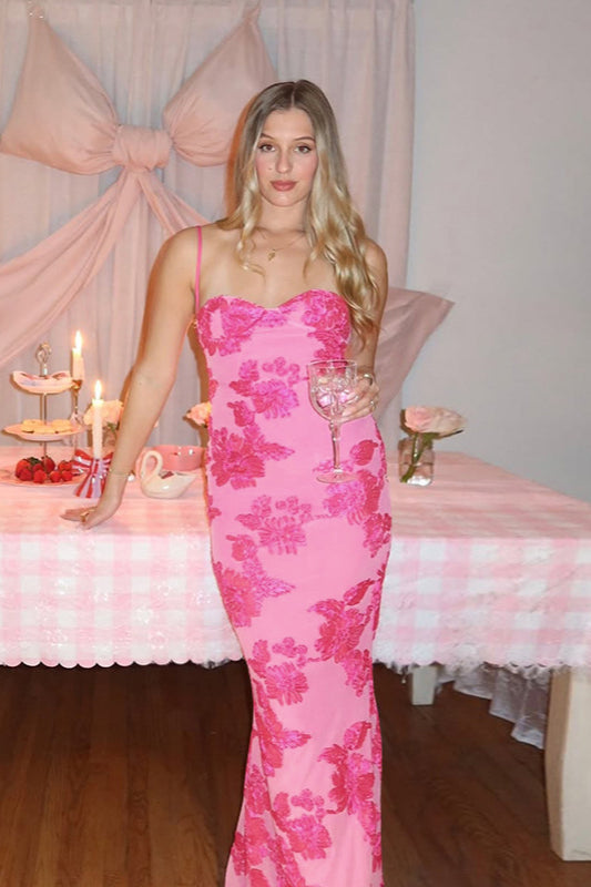 Robe longue moulante à fleurs et taille cintrée