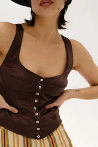 Haut court corset en satin à épaules dénudées