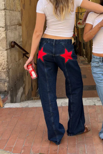 Jean délavé contrasté à patch étoile Y2K