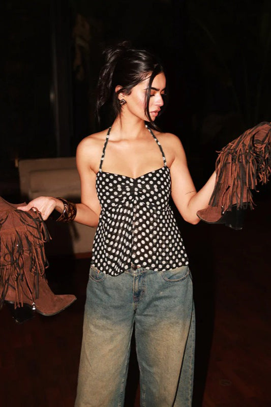 Haut court froncé à pois et dos nu noué