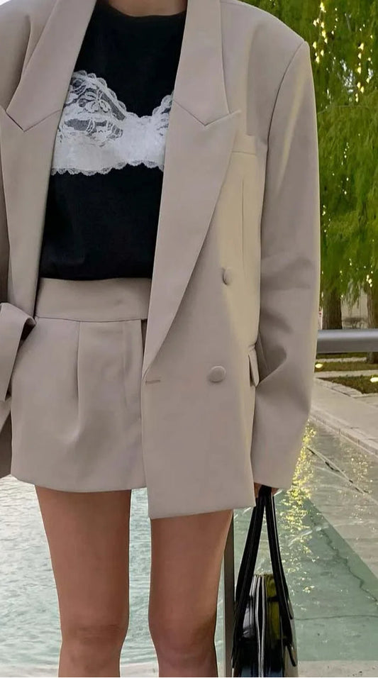 Ensemble deux pièces noir à épaules dénudées et mini-plissée pour le bureau