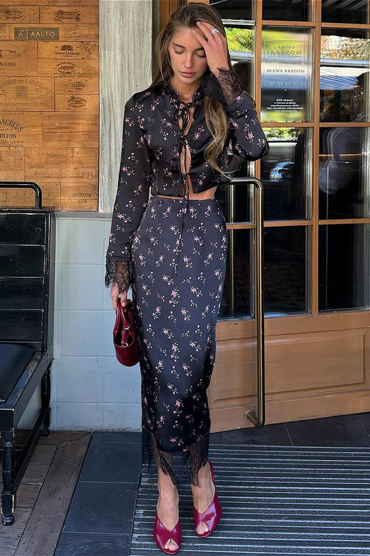 Ensemble deux pièces haut court à taille nouée et jupe moulante fendue