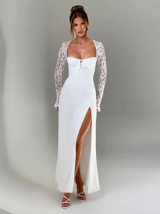 Robe de soirée ajustée fendue à manches longues et empiècements en dentelle