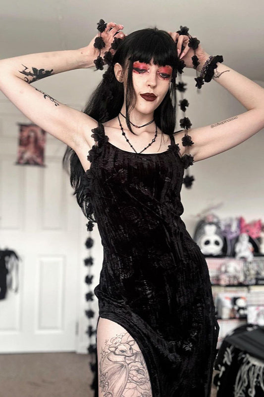 Robe gothique à bretelles en velours fleuri