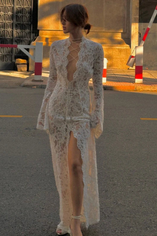 Robe longue fendue à manches longues et patchwork en dentelle