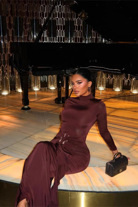 Robe de soirée moulante unie à accents métalliques