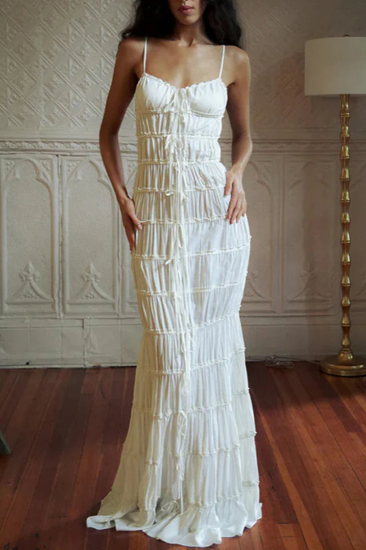 Robe longue plissée en dentelle à bretelles et dos nu