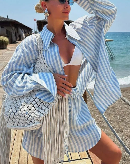 Ensemble deux pièces de bureau avec short à boutonnage simple et imprimé bleu