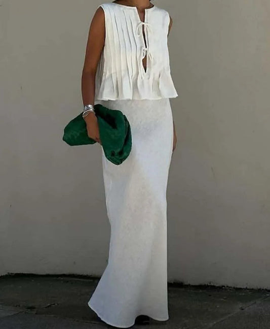 Ensemble deux pièces de bureau en coton blanc avec jupe à lacets et chevilles