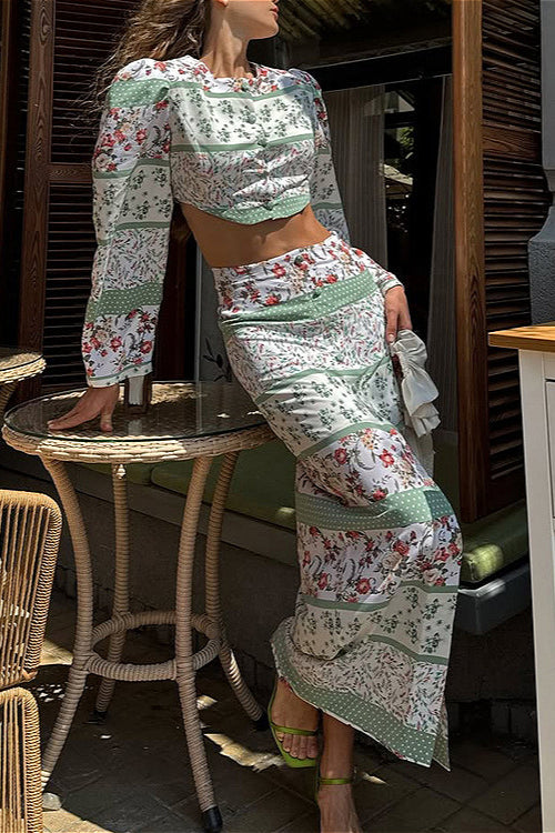 Ensemble deux pièces haut court à manches longues et col ras du cou imprimé, jupe moulante fendue