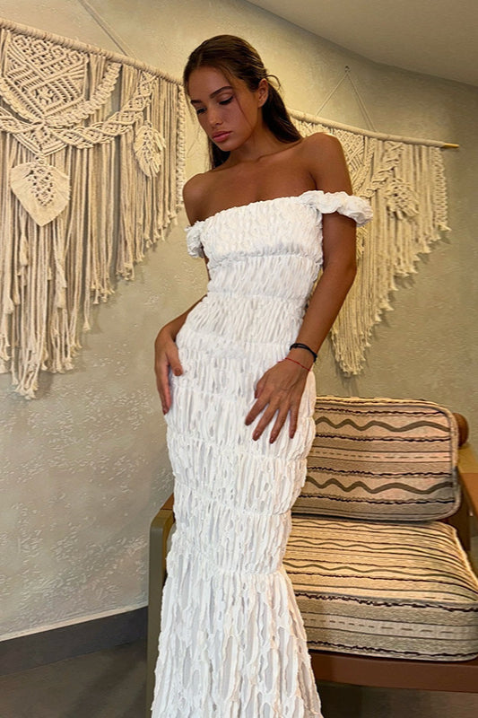 Robe longue moulante texturée et froncée