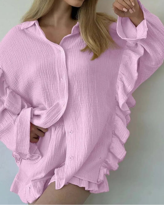 Ensemble deux pièces de bureau avec chemise à volants et revers en coton bleu