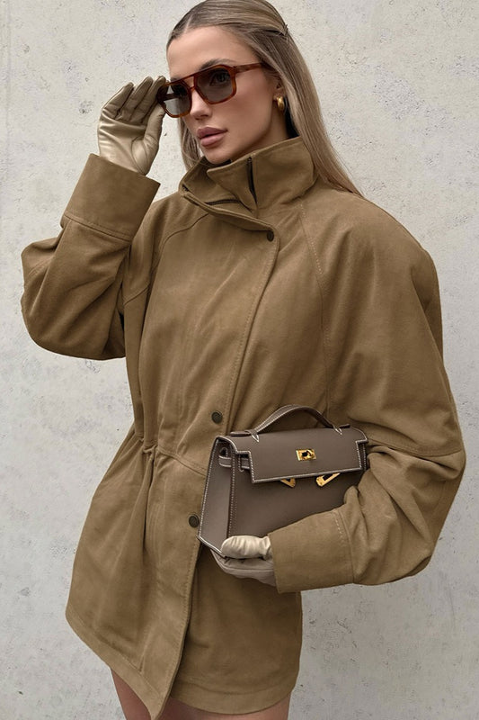 Veste en daim à col haut et taille cintrée