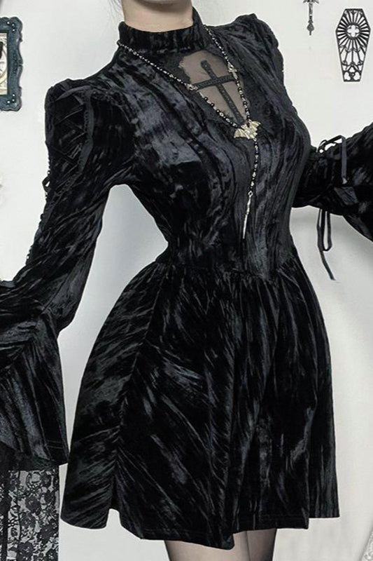 Mini-robe gothique à détails croisés