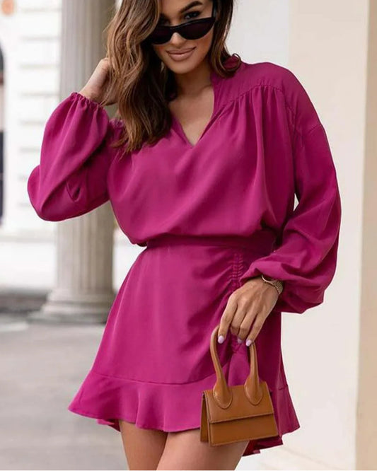 Ensemble deux pièces mini-bureau noir à volants et col en V