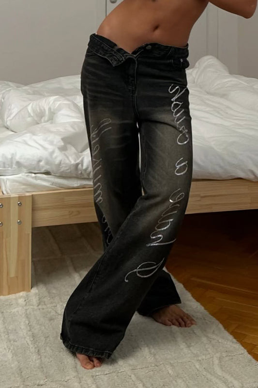 Jean droit délavé avec lettres en strass