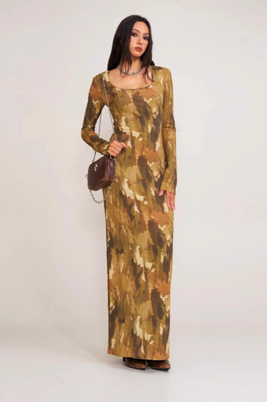 Robe longue moulante à col carré de couleur unie