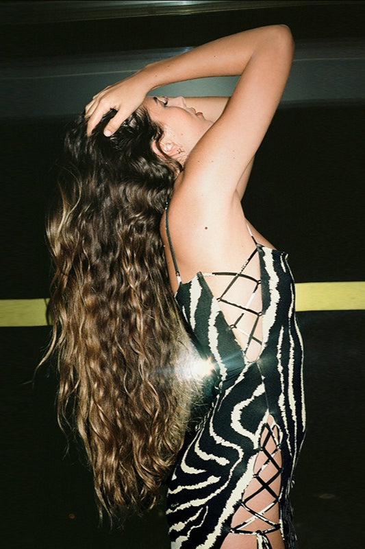 Robe longue moulante sexy à rayures et découpes