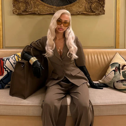 Ensemble deux pièces pour le bureau avec blazer à manches bouffantes et pantalon large