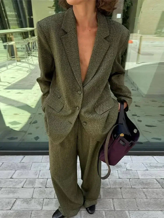 Ensemble deux pièces pour le bureau, blazer à revers, pantalon à manches longues