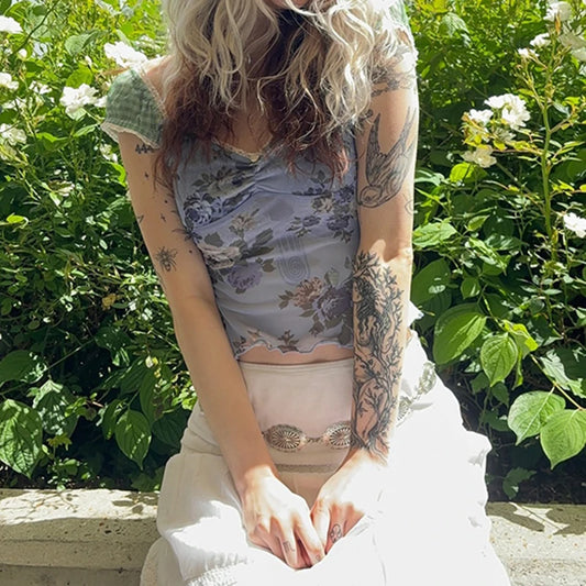 Haut court carré à fleurs en maille