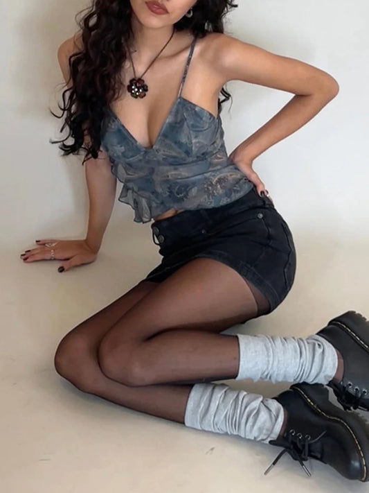 Haut court à fleurs et col en V spaghetti