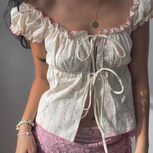 Crop top à volants et bonnet noué