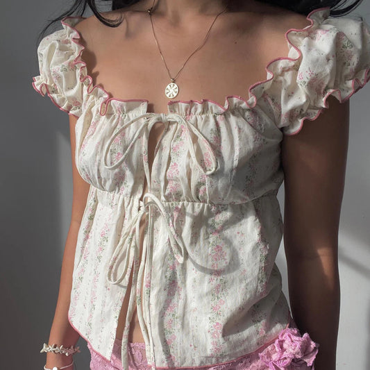 Crop top à volants et bonnet noué