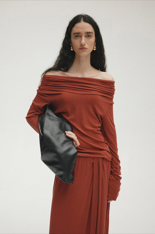 Pull ajusté en maille Tencel à épaules dénudées