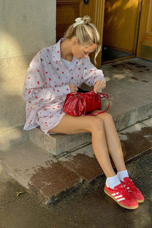 Ensemble deux pièces chemise rose et short à bordure en dentelle
