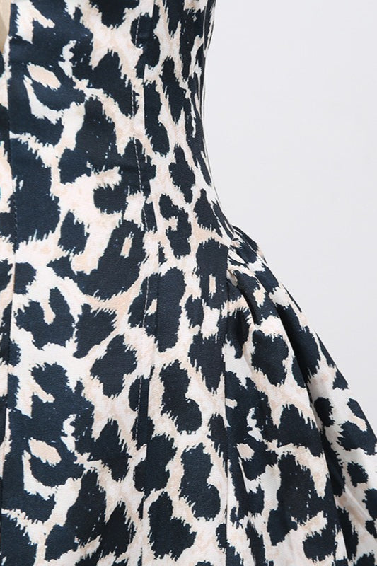 Mini-robe dos nu à imprimé audacieux