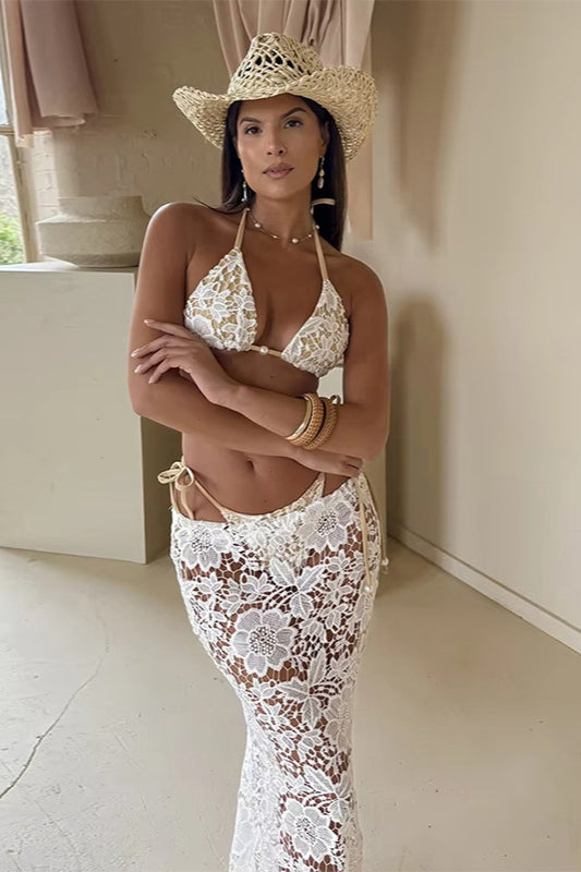 Ensemble de bain trois pièces en dentelle avec licou
