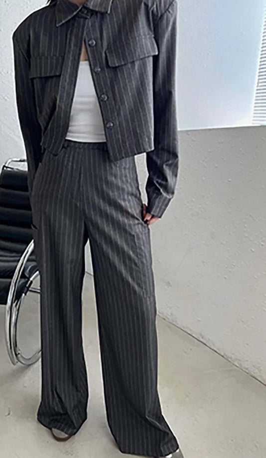 Ensemble deux pièces gris imprimé avec poches et pantalon boutonné pour le bureau