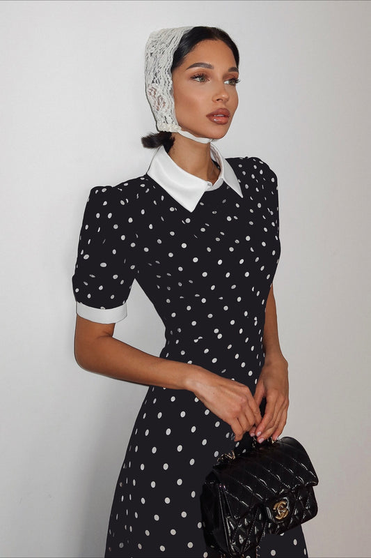 Robe longue cintrée à la taille et à pois