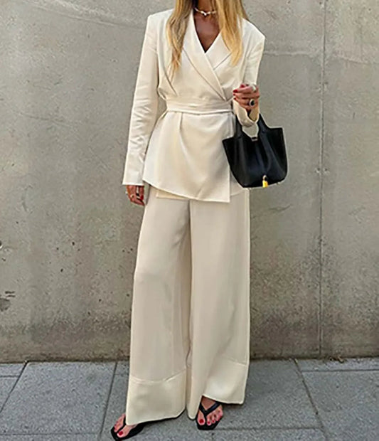 Ensemble deux pièces de bureau avec pantalon droit à lacets abricot