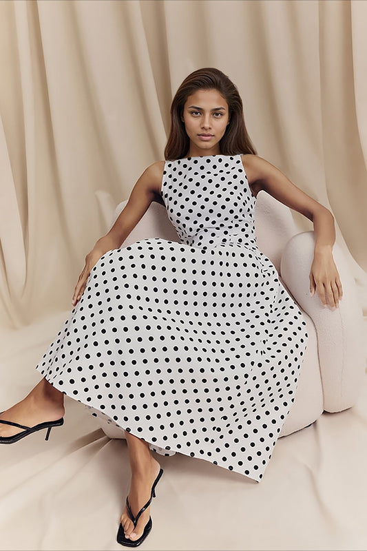 Robe longue chic à pois sans manches