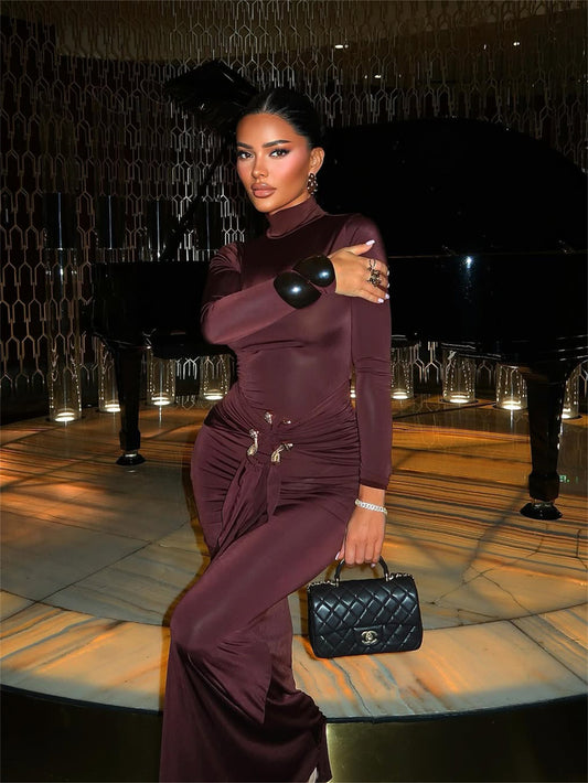 Robe de soirée moulante unie à accents métalliques