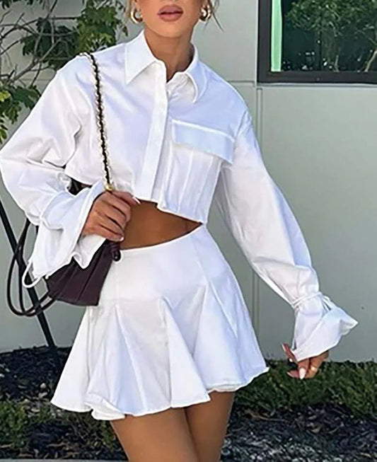 Ensemble deux pièces de bureau court et plissé avec poches blanches