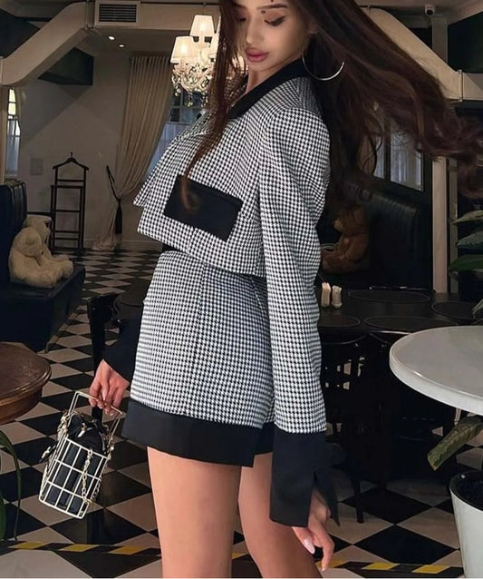 Ensemble deux pièces de bureau avec short court patchwork noir et blanc