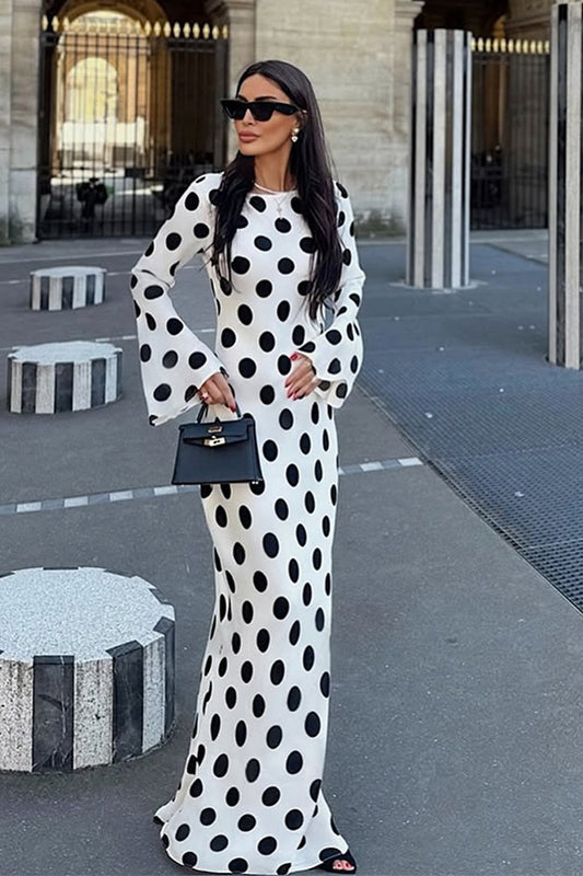 Robe longue chic à pois et manches cloche