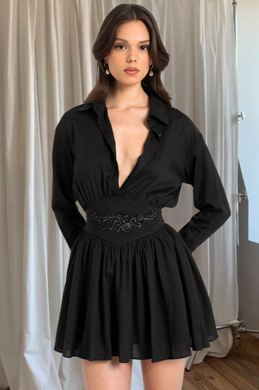 Mini-robe chemise brodée à volants à la taille