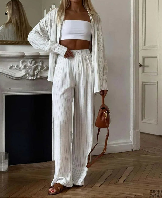 Ensemble de bureau deux pièces en coton blanc avec poches et boutons