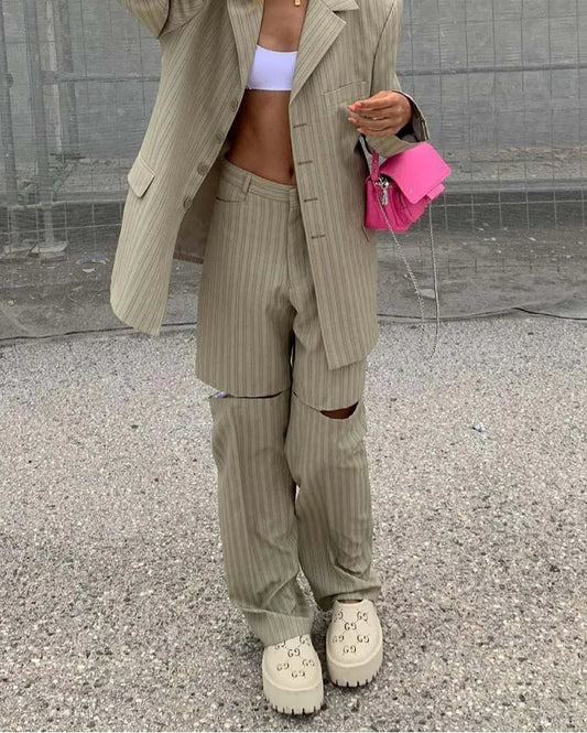 Ensemble deux pièces de bureau avec pantalon ajouré imprimé kaki