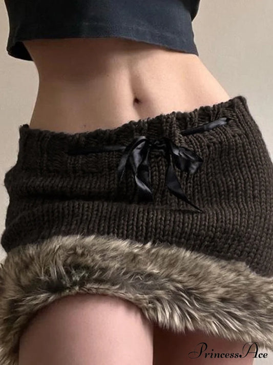 Mini-jupe marron coupe slim à ourlet effiloché