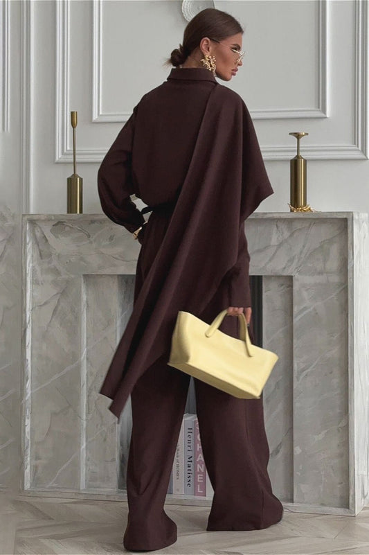 Ensemble deux pièces vintage chic avec haut à revers et pantalon large