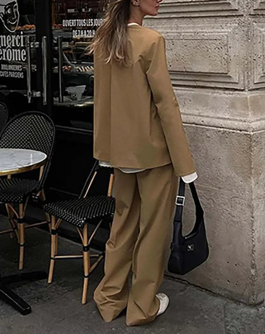 Ensemble deux pièces kaki simple avec chemise et pantalon pour le bureau